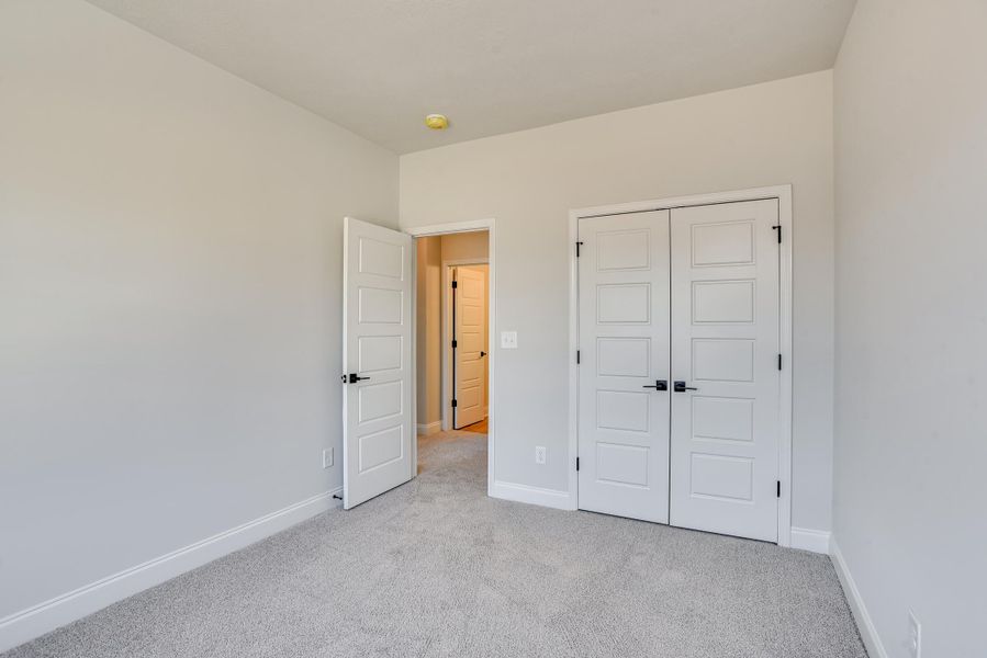 Spacious, unfurnished interior of a new home in , Edgefield (Image 11).