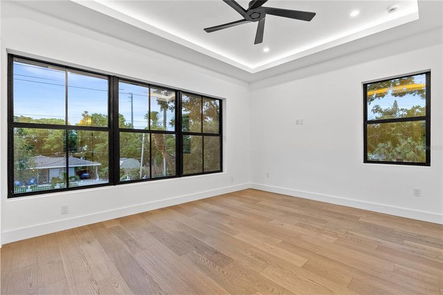 Spacious, unfurnished interior of a new home in , Tampa (Image 24).