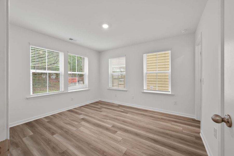 Spacious, unfurnished interior of a new home in , Charleston (Image 17).