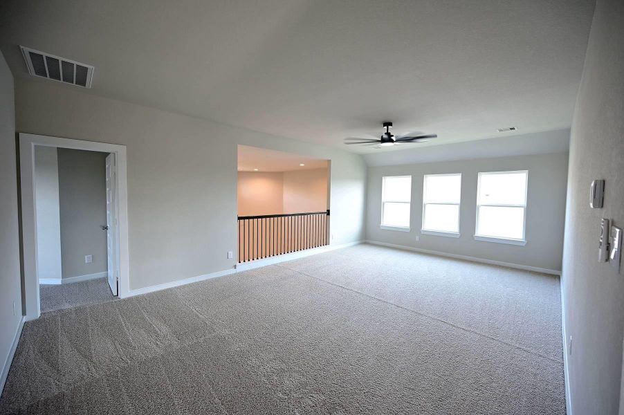 Spacious, unfurnished interior of a new home in Oakwood, Tomball (Image 20). Spacious, unfurnished interior of a new home in Oakwood, Tomball (Image 20).