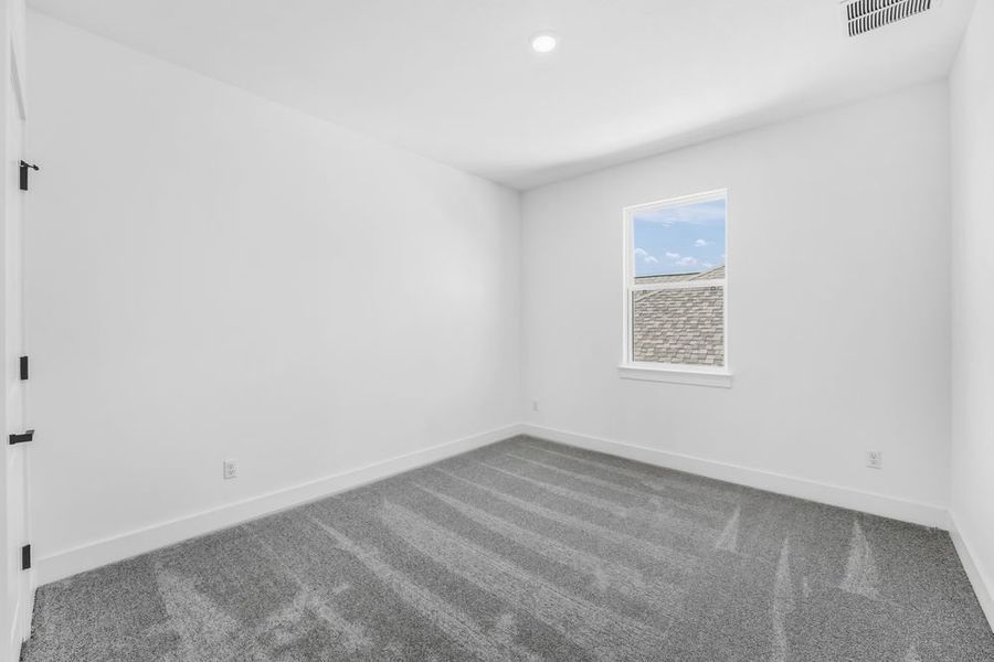 Spacious, unfurnished interior of a new home in Santa Rita Ranch, Liberty Hill (Image 15).