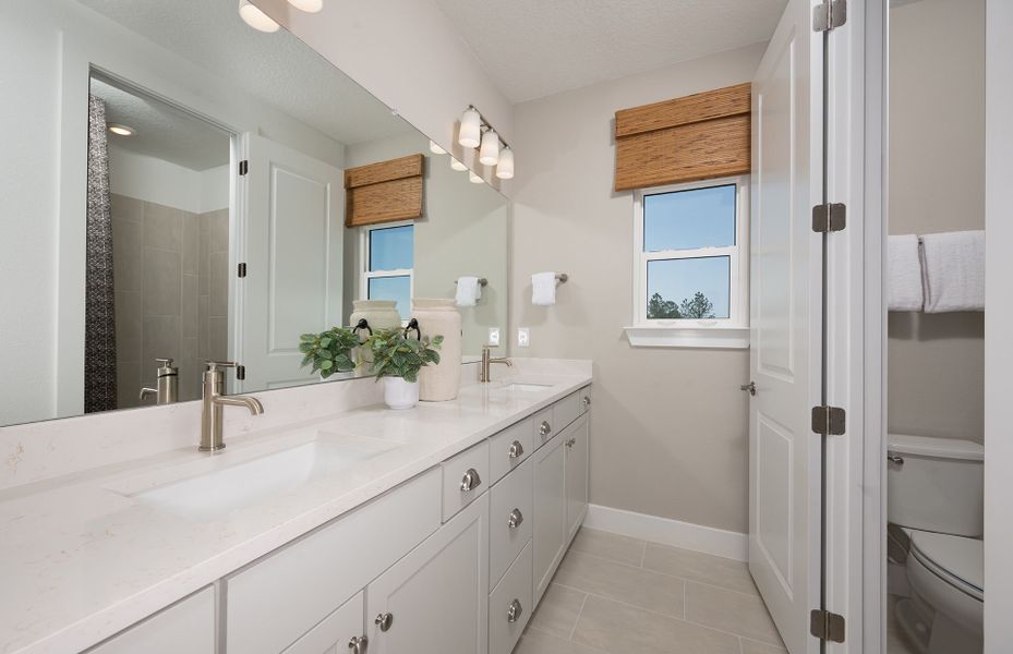 Representative furnished interior of a home built from the Berkley Grand by Pulte Homes in Two Rivers, Zephyrhills (Image 36).