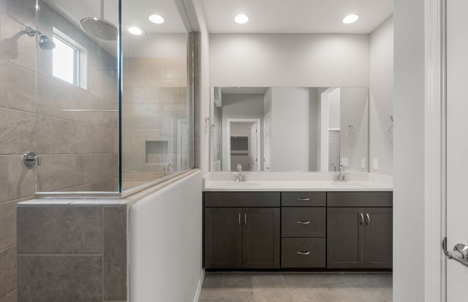 Furnished interior view inside a new home in El Cidro, Goodyear (Image 12).