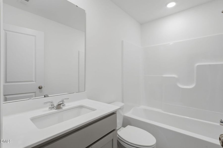 SUN_ElmGrove_Pic_Wyatt_QMI_31_Bath3_2of2