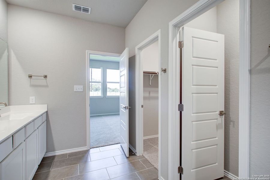 Furnished interior view inside a new home in Hickory Ridge, San Antonio (Image 58).