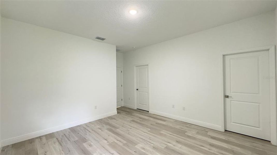 Spacious, unfurnished interior of a new home in , Citrus Springs (Image 26).
