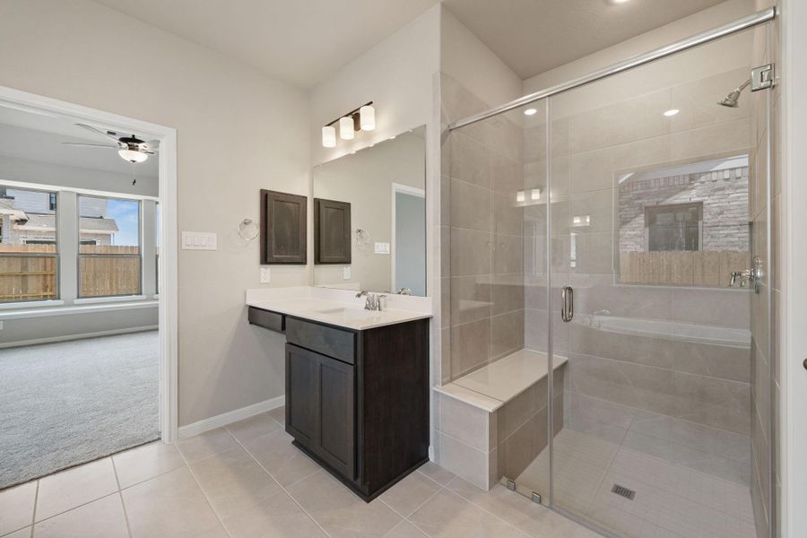 Furnished interior view inside a new home in The Meadows at Imperial Oaks 60', Conroe (Image 13). Furnished interior view inside a new home in The Meadows at Imperial Oaks 60', Conroe (Image 13).