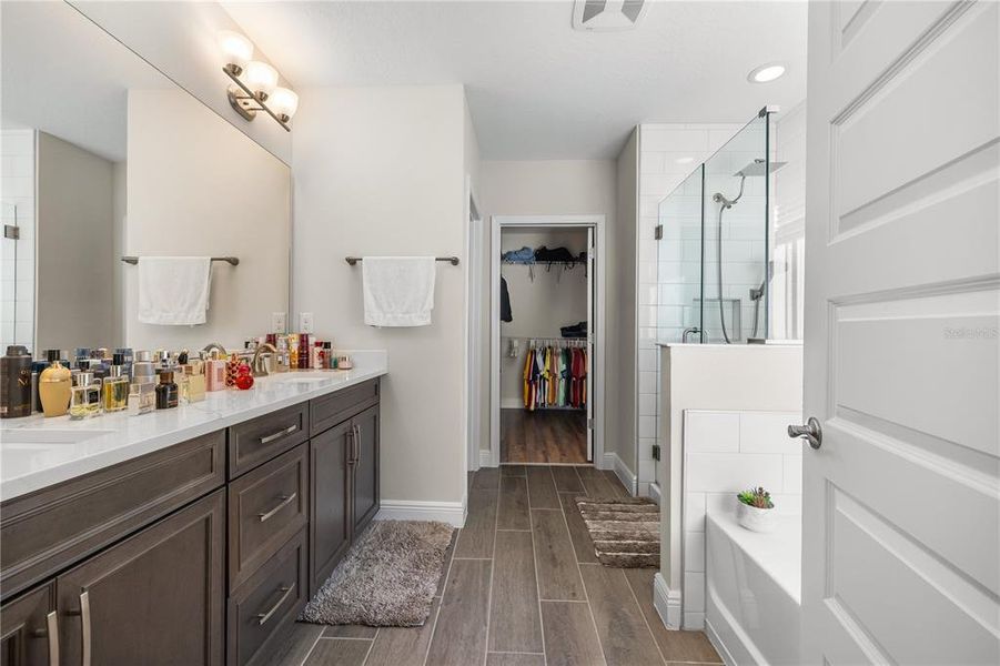 Furnished interior view inside a new home in , Winter Garden (Image 24).