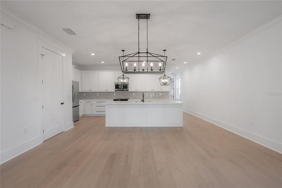 Spacious, unfurnished interior of a new home in , Tampa (Image 29).