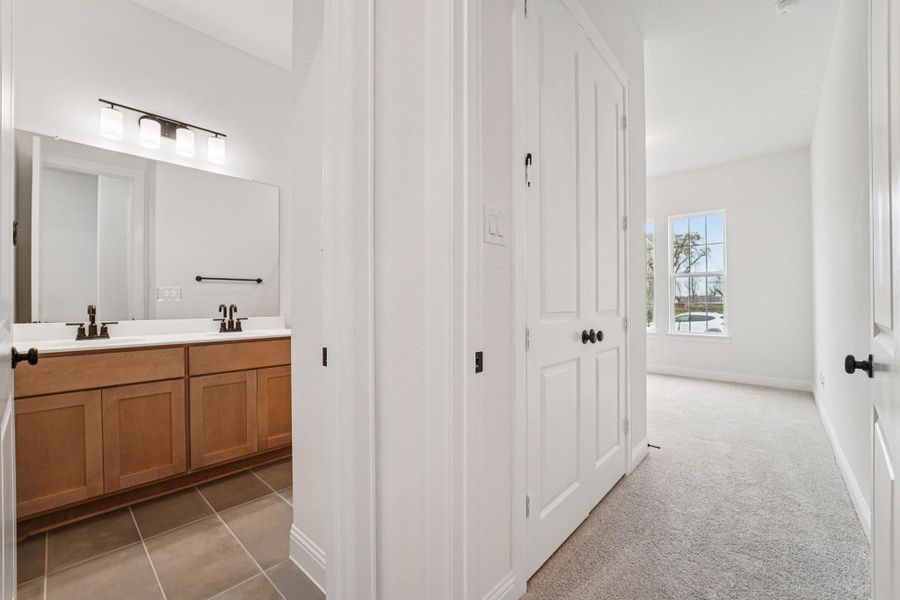 Furnished interior view inside a new home in Sienna 65', Missouri City (Image 13).