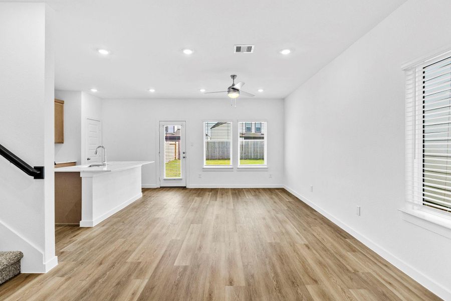 Spacious, unfurnished interior of a new home in Grand West, Houston (Image 17).