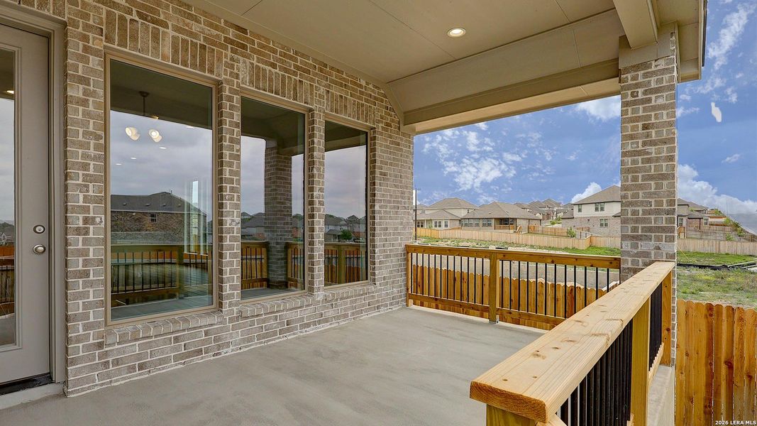 Exterior details and patio area of a home in Arcadia Ridge, San Antonio (Image 4).