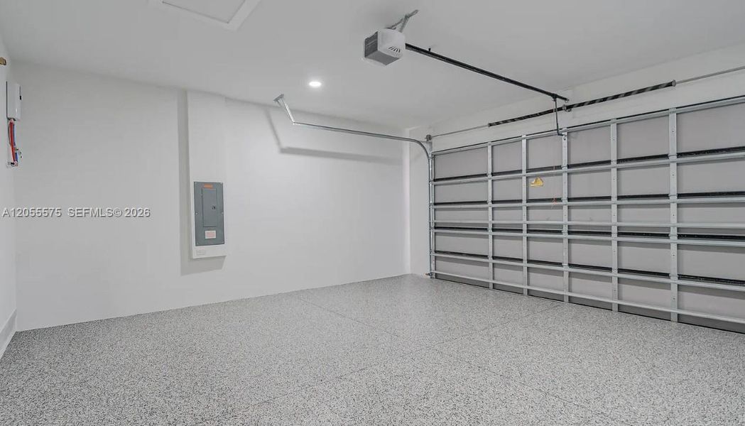 Spacious, unfurnished interior of a new home in , Lehigh Acres (Image 19).