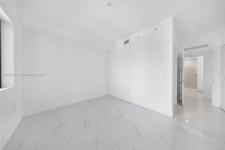 Spacious, unfurnished interior of a new home in , Miami (Image 11).