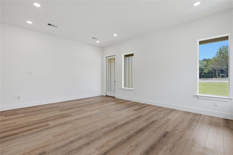 Spacious, unfurnished interior of a new home in , Dallas (Image 25). Spacious, unfurnished interior of a new home in , Dallas (Image 25).