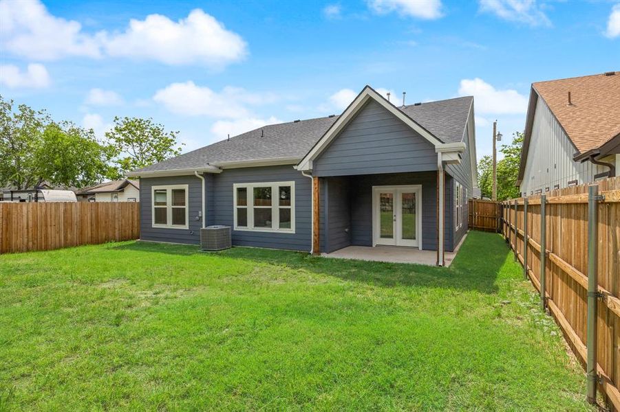 Exterior details and patio area of a home in , Dallas (Image 28).