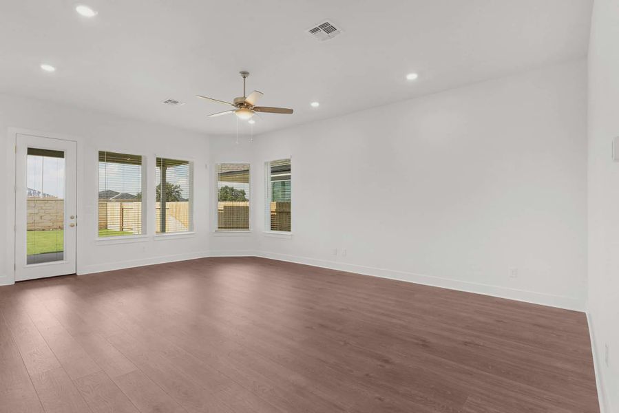 Spacious, unfurnished interior of a new home in Nolina, Georgetown (Image 23).