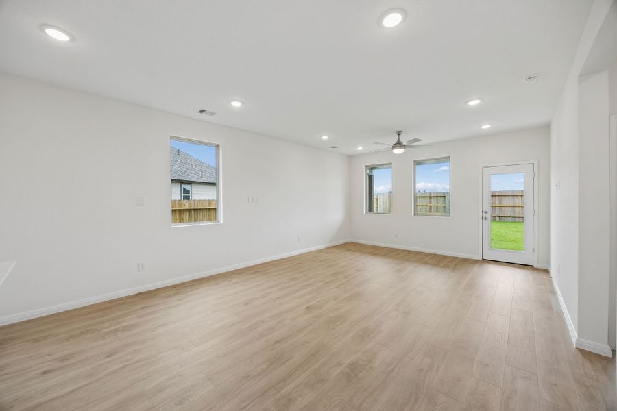 Spacious, unfurnished interior of a new home in Riviera Pines, Huffman (Image 35).