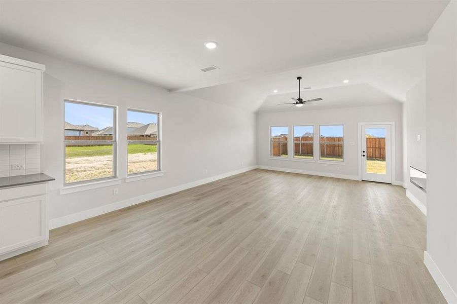 Spacious, unfurnished interior of a new home in Las Lomas, Forney (Image 22). Spacious, unfurnished interior of a new home in Las Lomas, Forney (Image 22).