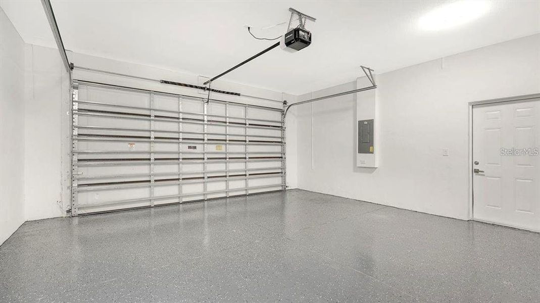 Spacious, unfurnished interior of a new home in , Port Charlotte (Image 8).