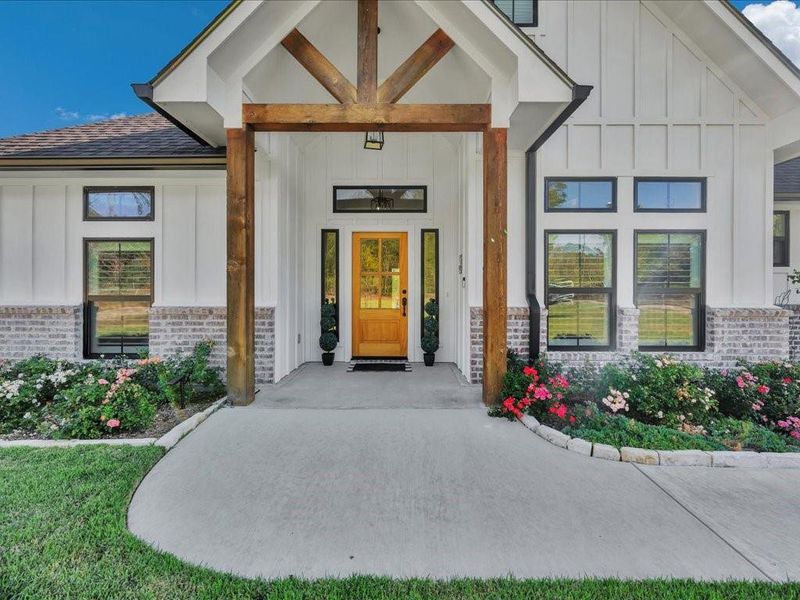 Exterior details and patio area of a home in , Diboll (Image 22).