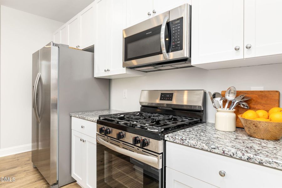 10-web-or-mls-544-Barrington-Row-10