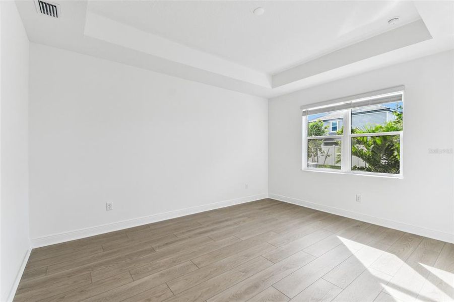 Spacious, unfurnished interior of a new home in Hawkstone, Sarasota (Image 25).