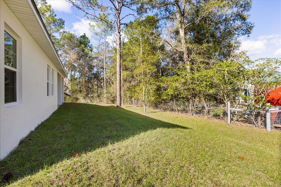 Exterior details and patio area of a home in , Citrus Springs (Image 23).