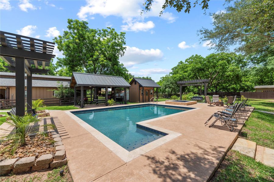 Community amenities in , Richmond (Image 39).