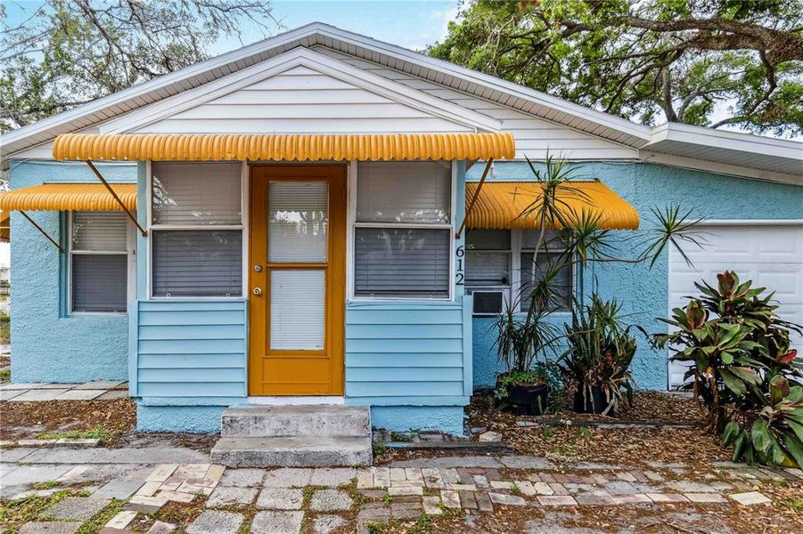 Exterior details and patio area of a home in , Bradenton (Image 17).