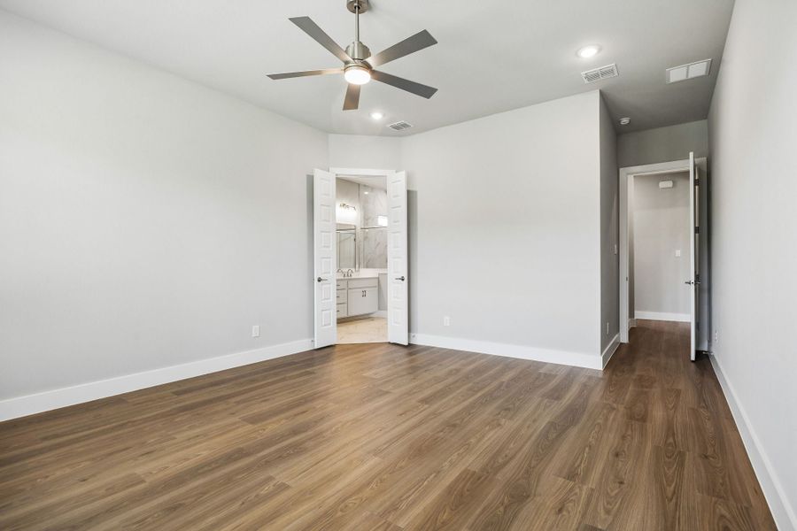 Spacious, unfurnished interior of a new home in Rainwater Crossing, Celina (Image 23).