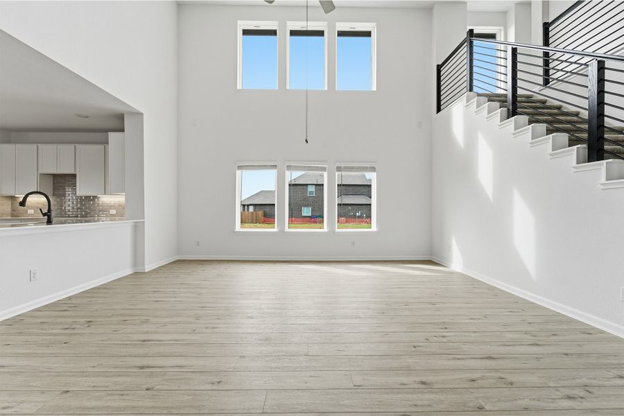 Spacious, unfurnished interior of a new home in Saddlebrook Estates, Waxahachie (Image 22). Spacious, unfurnished interior of a new home in Saddlebrook Estates, Waxahachie (Image 22).