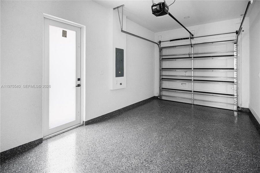 Spacious, unfurnished interior of a new home in , Lehigh Acres (Image 18).