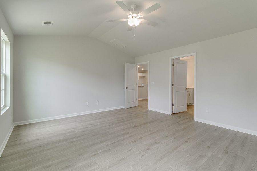 Spacious, unfurnished interior of a new home in Winston Point, Gilbert (Image 22). Spacious, unfurnished interior of a new home in Winston Point, Gilbert (Image 22).