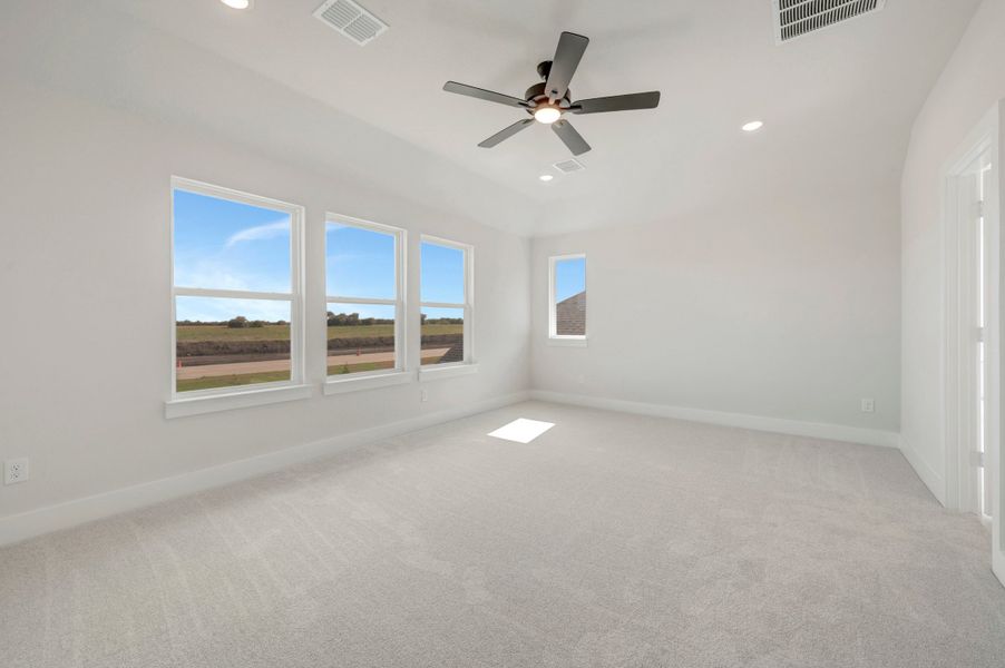 Spacious, unfurnished interior of a new home in Landmark, Denton (Image 18).