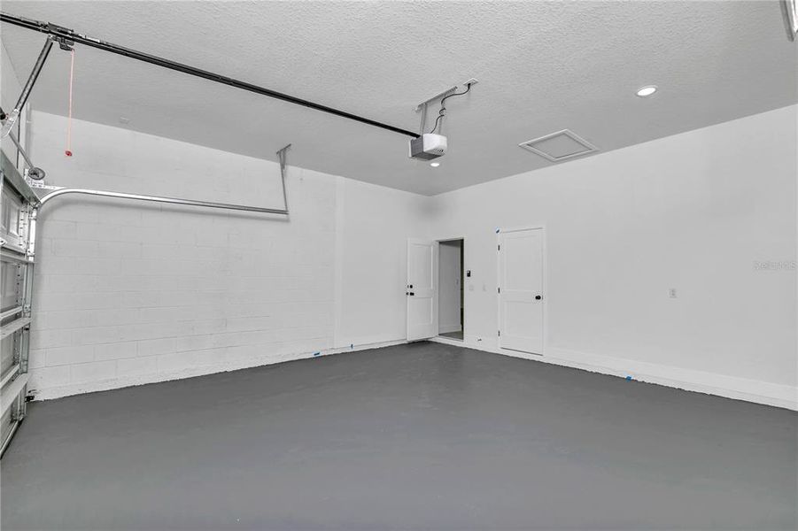 Spacious, unfurnished interior of a new home in , Ocala (Image 44).