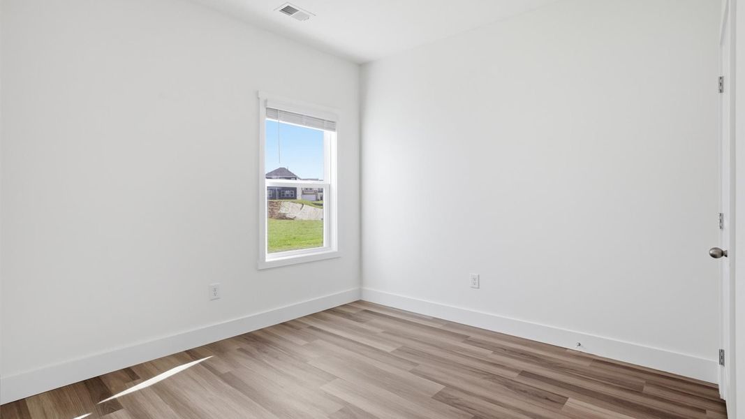 Spacious, unfurnished interior of a new home in Millstone Village, Morristown (Image 15).