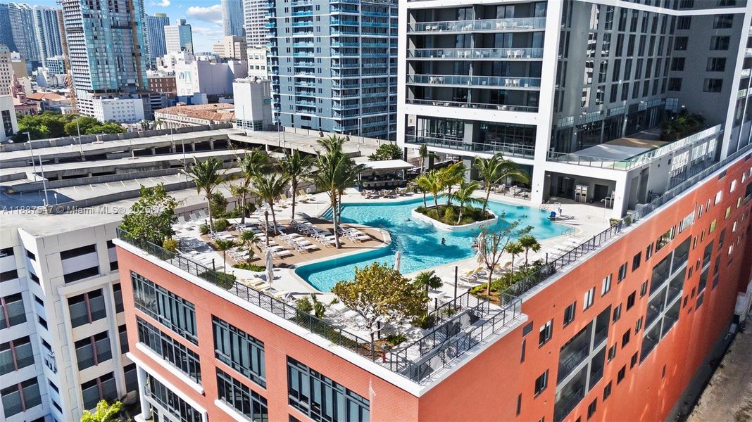 Condo located in Miami, FL showcasing its design and architecture (Image 4).