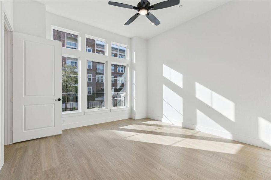 Spacious, unfurnished interior of a new home in , Frisco (Image 16).