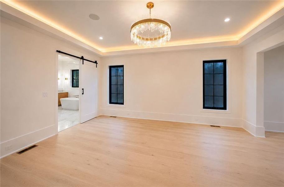 Spacious, unfurnished interior of a new home in , Alpharetta (Image 103).