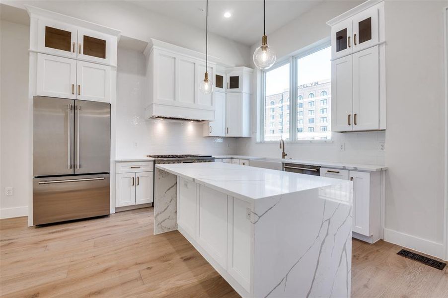 Furnished interior view inside a new home in , Grapevine (Image 5).