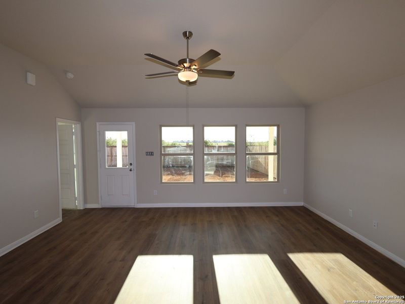 Spacious, unfurnished interior of a new home in Agave, San Antonio (Image 19).