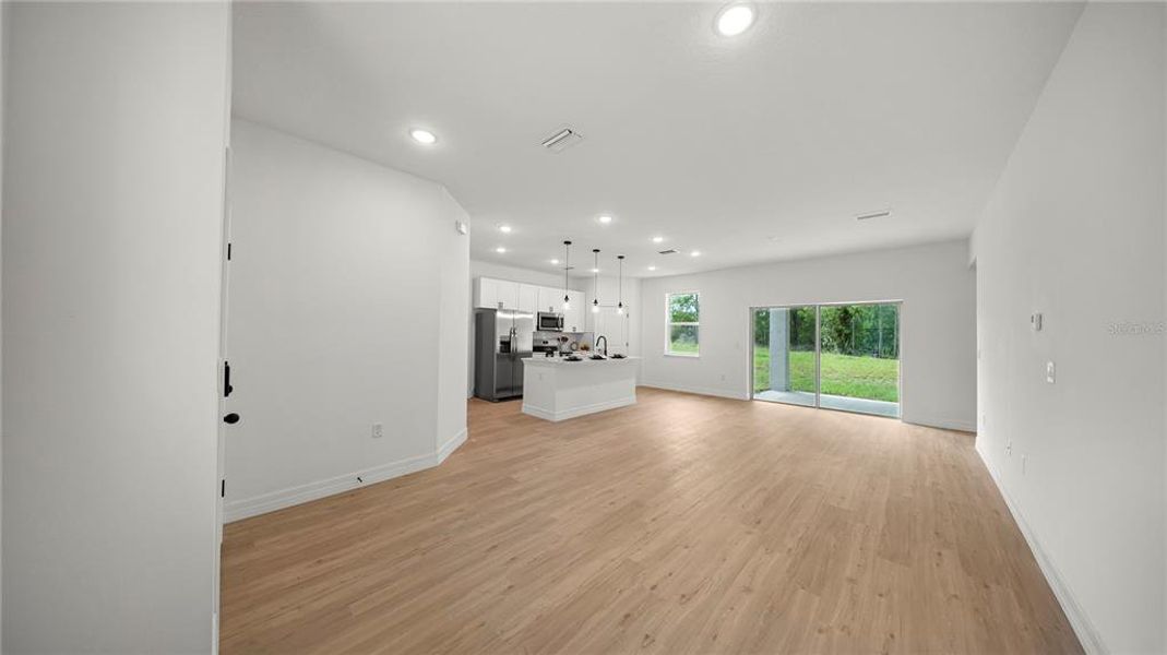 Spacious, unfurnished interior of a new home in , Citrus Springs (Image 18).