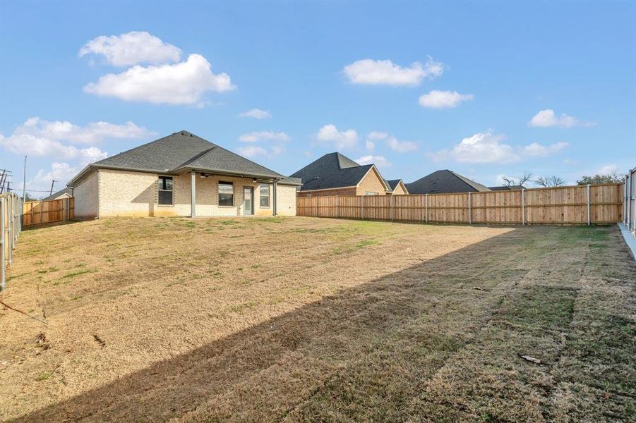 Exterior details and patio area of a home in , Grand Prairie (Image 26).