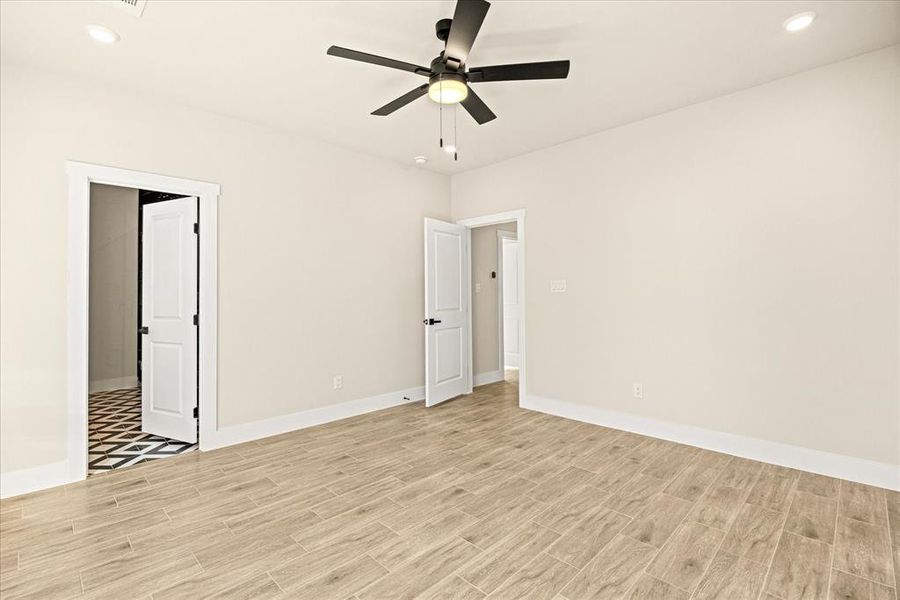 Spacious, unfurnished interior of a new home in , Granbury (Image 30). Spacious, unfurnished interior of a new home in , Granbury (Image 30).
