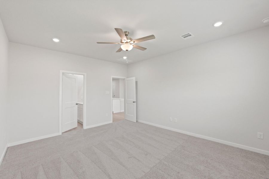 Spacious, unfurnished interior of a new home in River Ranch Trails, Dayton (Image 23).