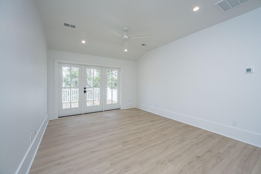 Spacious, unfurnished interior of a new home in , Mount Pleasant (Image 24).