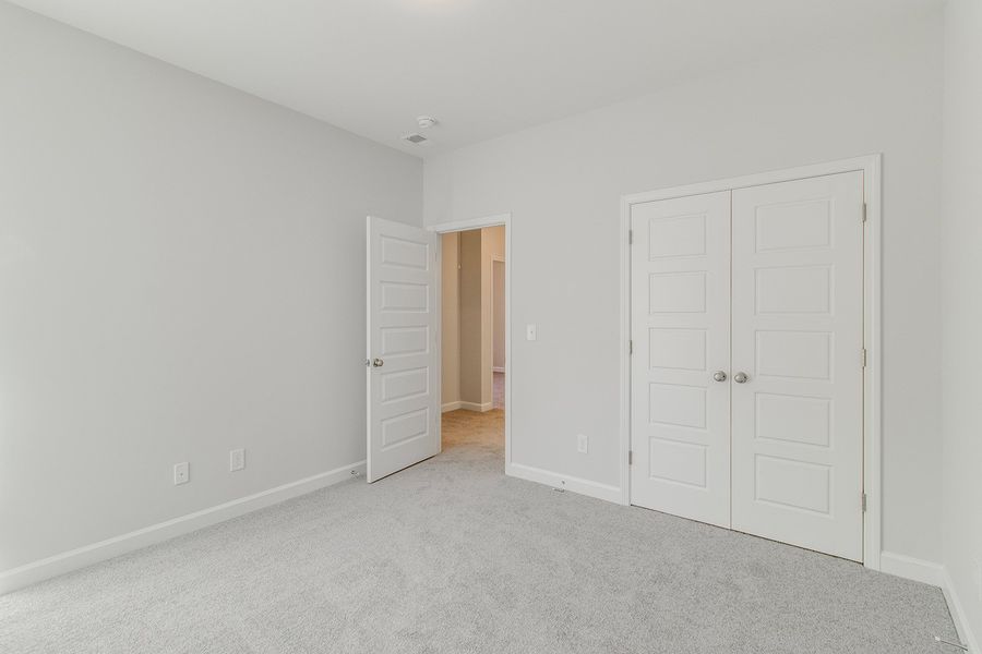 Spacious, unfurnished interior of a new home in Hendrix Farms, Lexington (Image 32).