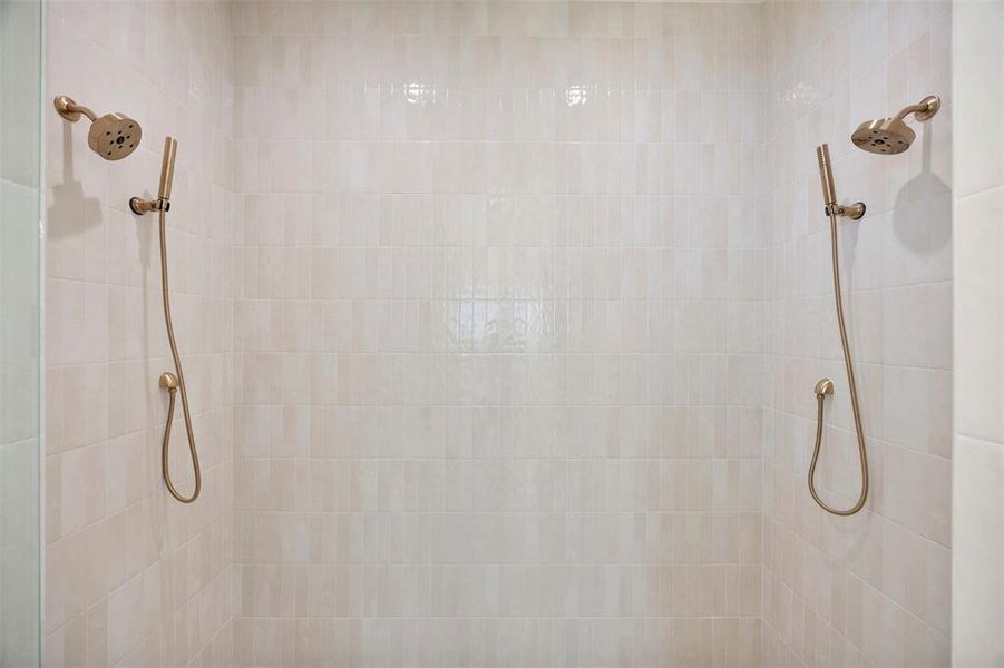 Close-up of interior finishes inside a home in , Waxahachie (Image 19).