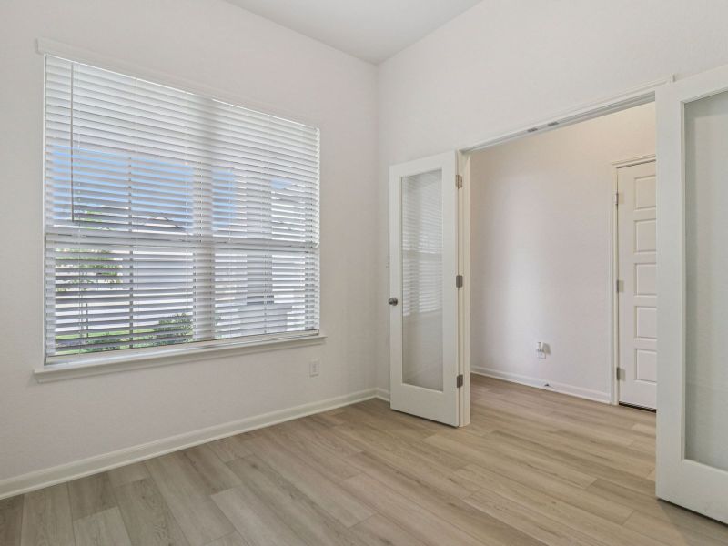 Spacious, unfurnished interior of a new home in Royal Crest, San Antonio (Image 15).
